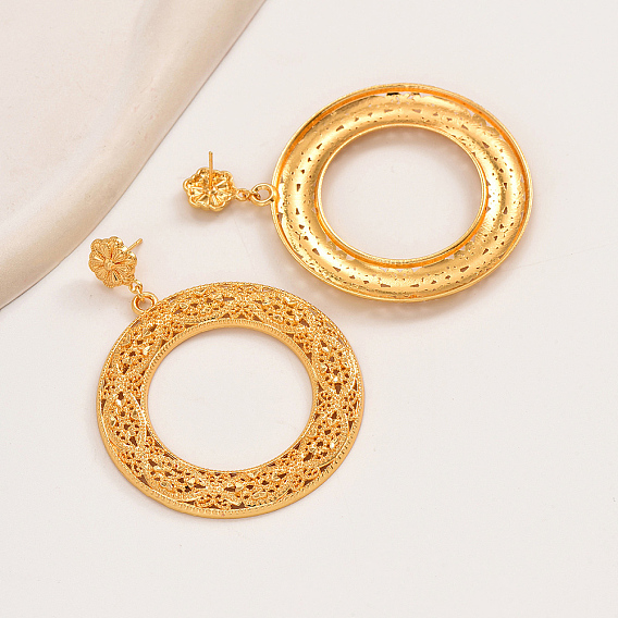 Серьги-гвоздики из сплава с круглыми полыми кольцами