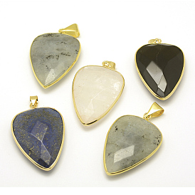 Pendentifs en pierres naturelles facettées, avec les accessoires en laiton de tonalité d'or, goutte 