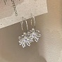 Серьги-кольца из латуни с микропаве и прозрачными кубическими циркониями., цветок