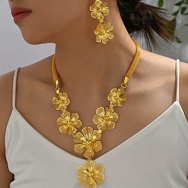 Ожерелья с подвесками из цветочного сплава и серьги-гвоздики