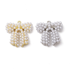 Accumuler pendentifs en laiton placage, avec des perles de perles en plastique, plaqué longue durée, sans plomb et sans cadmium, bowknot
