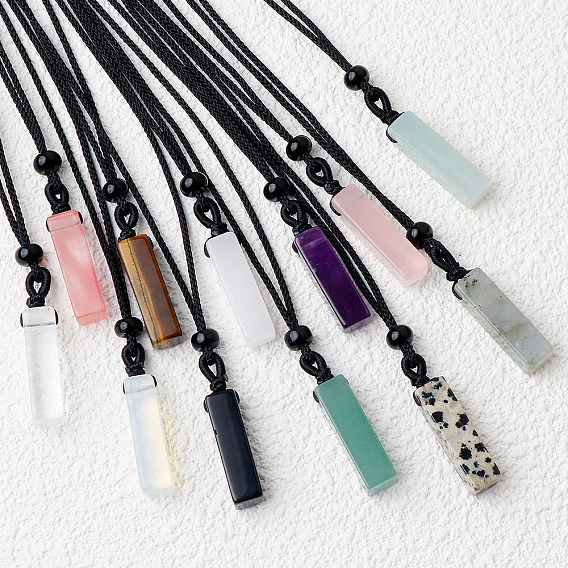 Кулон в форме куба с драгоценным камнем, ожерелье на черном хлопковом шнурке.