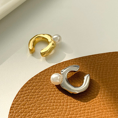 Vintage Pearl Ear Clip - Minimalist Design, Elegant and Retro Ear Accessory.