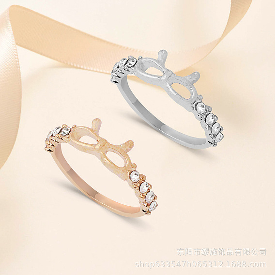 Кольца из сплава и страз, бантом