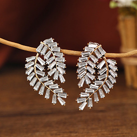 Серьги-гвоздики из сплава в форме листа, с четким кубического циркония