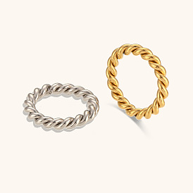 Minimalist Twisted Ring in 18K Gold Plating - Stainless Steel Fashion Jewelry