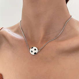 Ожерелье с подвеской в форме футбола и эмалью из сплава