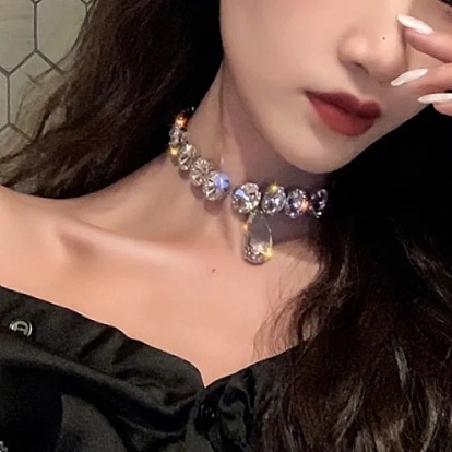 Sexy Crystal Necklace Collarbone Chain Chocker Neck Jewelry for Women.