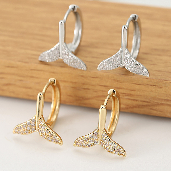 Серьги-кольца в форме рыбьего хвоста из латуни с прозрачными кубическими циркониями