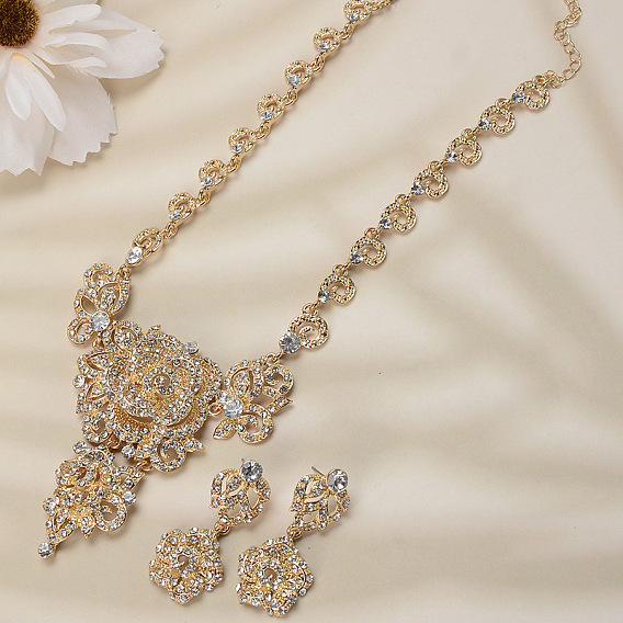 Комплект из ожерелья с подвеской из цветочного сплава и серег-гвоздиков