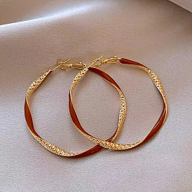 Серьги-кольца из сплава с эмалью, твист кольцо, золотые