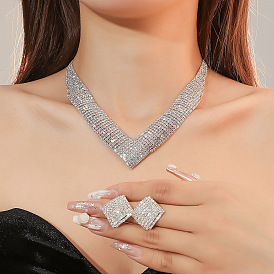 Комплекты из цепочек и серег-гвоздиков из сплава ромбов со стразами