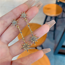 Серьги-гвоздики с подвесками из сплава со звездочками и микропаве из прозрачных кубических цирконий