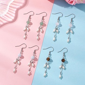 Круглые серьги-подвески с натуральными камнями и бусинами из натурального жемчуга, украшенные кисточками.