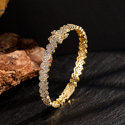 Браслеты из латуни с микропаве из прозрачных кубических цирконий в форме сердца