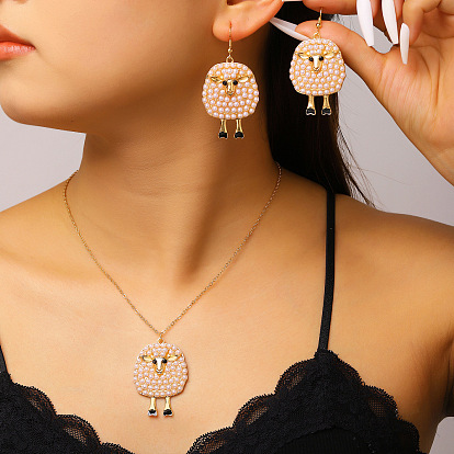 Collares y pendientes colgantes de aleación y plástico con perlas de imitación y diamantes de imitación., oveja