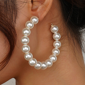 Fashionable Pearl Earrings for Women - Stylish and Versatile Circle Design