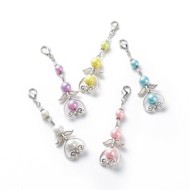 Charms à clip ange, décorations de pendentif en perles rondes en perles d'imitation acrylique de couleur ab, avec fermoirs mousqueton en alliage et pendentifs cœur et ailes de style tibétain