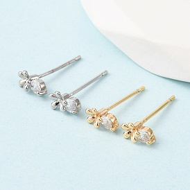 Серьги-гвоздики в форме цветка с микропаве из прозрачных кубических цирконий из латуни