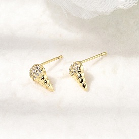 Серьги-гвоздики из латуни с микропаве и прозрачными кубическими циркониями в форме раковины., без кадмия и без свинца, долговечный, стойки покрытие
