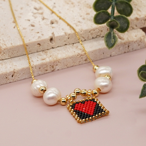 Летние стеклянные бусины квадратные с подвеской в виде сердца, ожерелья из натурального жемчуга и латунных бусин для женщин, золотые