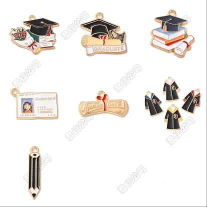 14 pcs 7 styles pendentifs en émail en alliage de saison de remise des diplômes, Uniforme scolaire, carte d'étudiant, casquette de célibataire, livre et crayon