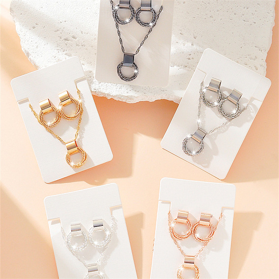 Комплекты из колье и серег-гвоздиков из сплава колец