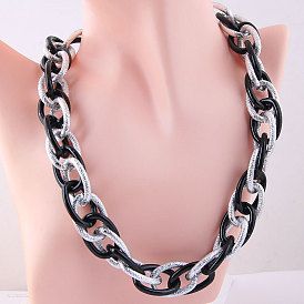 Bold and Chic Metal Chain Necklace - Short Statement Piece for Fashionable Women