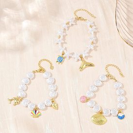 Ozeanfarbene Messing-Emaille-Charm-Armbänder für Damen, weiße ABS-Imitationsperlenarmbänder, Gestell, langlebig überzogen, cadmiumfrei und bleifrei, echt 18 k vergoldet