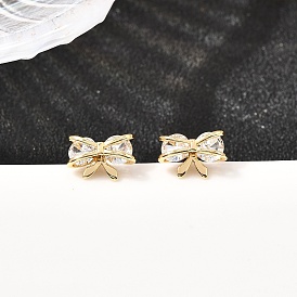 Серьги-гвоздики из латуни с микро-паве и бантом из прозрачного кубического циркония, без кадмия и без свинца