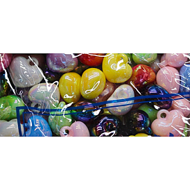 Pendentifs en acrylique opaque irisé à placage UV, charmes de coeur