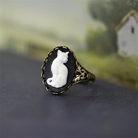 Сплав со смоляными кольцами, овал с рисунком в форме кошки