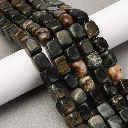 Природного биотита нитей бисера, кубоид