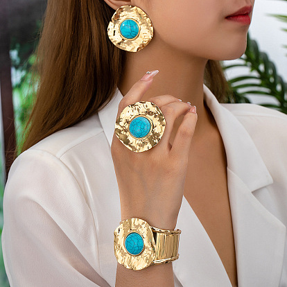 Комплект из цветочного сплава с синтетической бирюзой, серьги-гвоздики, кольцо и браслеты-манжеты