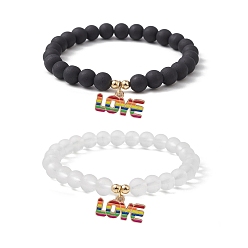 Слово 2 шт. 2 набор эластичных браслетов из синтетического гематита и стекла с круглыми бусинами, Подвески из сплава эмали с радужным флагом гордости, штабелируемые браслеты, слово, внутренний диаметр: 2-3/8 дюйм (5.9~6.1 см), 1 шт / стиль