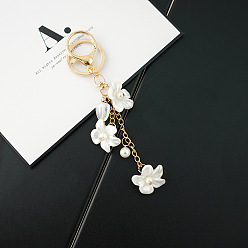 Pearl-colored keychain 591. Minimalist Airpods Keychain Car Key Pendant Flower Accessories Bag Car Accessories.