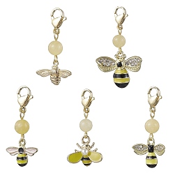 Kaki Clair 5pcs décorations de pendentif en émail en alliage d'abeille, Perles de jade topaze naturelle et breloques fermoirs à pince de homard, kaki clair, 33~40mm, abeilles: 11.5~19x15~23.5x3~4 mm