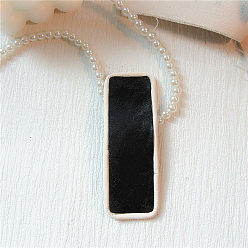 Black square Pince à cheveux rétro en cuir pu noir mat avec un design minimaliste et un fermoir à frange