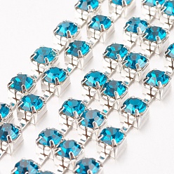 Синий Циркон Цепочки из стразов, латунь , с катушкой, Цепочки со стразами в форме чашки , класс А, серебряные, синий циркон, 3.1 мм, 1440 горный хрусталь / пучок, о 10 ярдах / рулоне