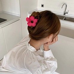 Matte chubby flower hair clip - pink Pince à cheveux colorée à fleurs mates, couleur bonbon, épingle à cheveux de bain pour femmes