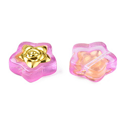 Rose Chaud Perles de verre peintes par pulvérisation transparent, avec de la poudre scintillante et des apprêts en laiton plaqué or, étoile avec des fleurs, rose chaud, 14x14.5x5.5mm, Trou: 1mm