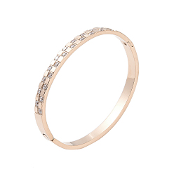 Розовое Золото Ионное покрытие (IP) 304 браслеты на шарнирах из нержавеющей стали с микропаве из прозрачного циркония, розовое золото , внутренний диаметр: 2-1/4x1-7/8 дюйм (5.85x4.8 см)