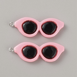 Pink Непрозрачные подвески смолы, солнцезащитные очки прелести, с платиновыми тоновыми железными петлями, розовые, 45x16x4 мм, отверстие : 2 мм