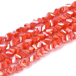 Помидор Гальванические непрозрачные стеклянные бусины, треугольные, с покрытием AB цвета, граненые, помидор, 3~3.5x4~4.5x4~4.5 мм, отверстие : 0.8 мм, около 121~131 шт / нитка, 14.37~15.35 дюйм (36.5~39 см)