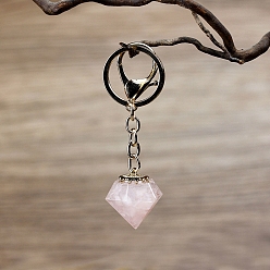 Cuarzo Rosa Chips de cuarzo rosa natural dentro del llavero de diamantes de resina, colgante: 3x2.5cm