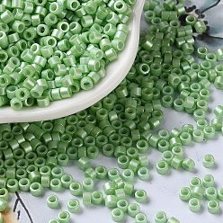 Verde Claro Hornear bolas de semillas de vidrio de pintura, cilindro, verde claro, 2.5x2 mm, agujero: 1.4 mm, sobre 45359 unidades / libra
