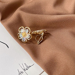 Golden Resin Flower Clip-on Earrings, Alloy Non-piercing Earrings, Golden, 19~20mm