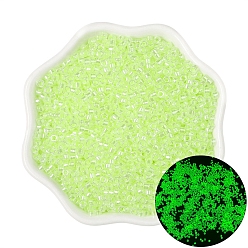 Verde Claro Resplandor luminoso en las cuentas de semillas cilíndricas oscuras., aerosol pintado, verde claro, 2.5 mm, agujero: 1 mm, sobre 700 unidades / bolsa