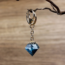 Piedra Mixta Chips de ópalo azul natural dentro del llavero de diamantes de resina, colgante: 3x2.5cm
