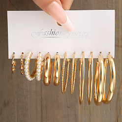 5609901 Boucle d'oreille en métal doré en forme de C avec boucles d'oreilles en perles vintage - élégante et chic.